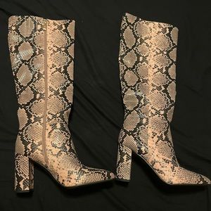 BRAND NEW Black and nude pink snake skin print.